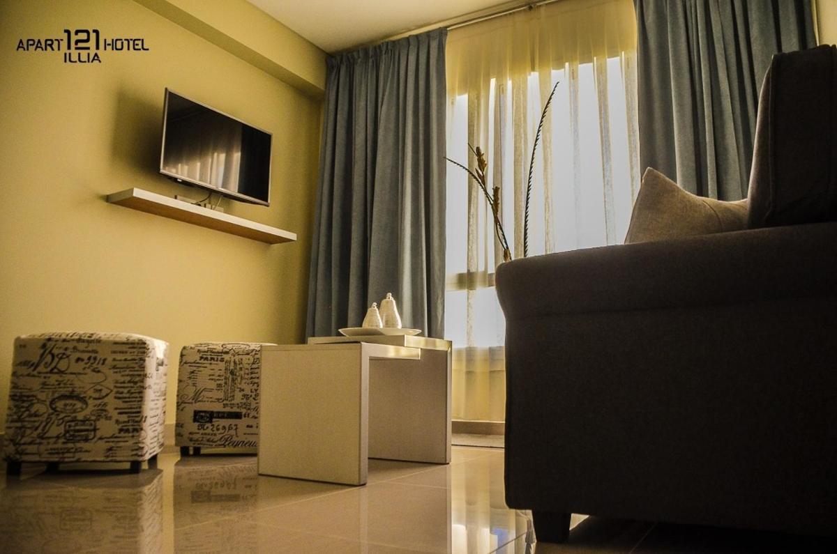 Illia 121 Hotel *